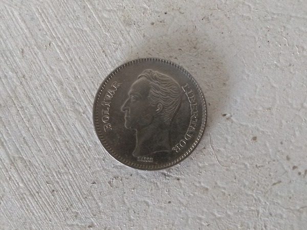 5 bolívares