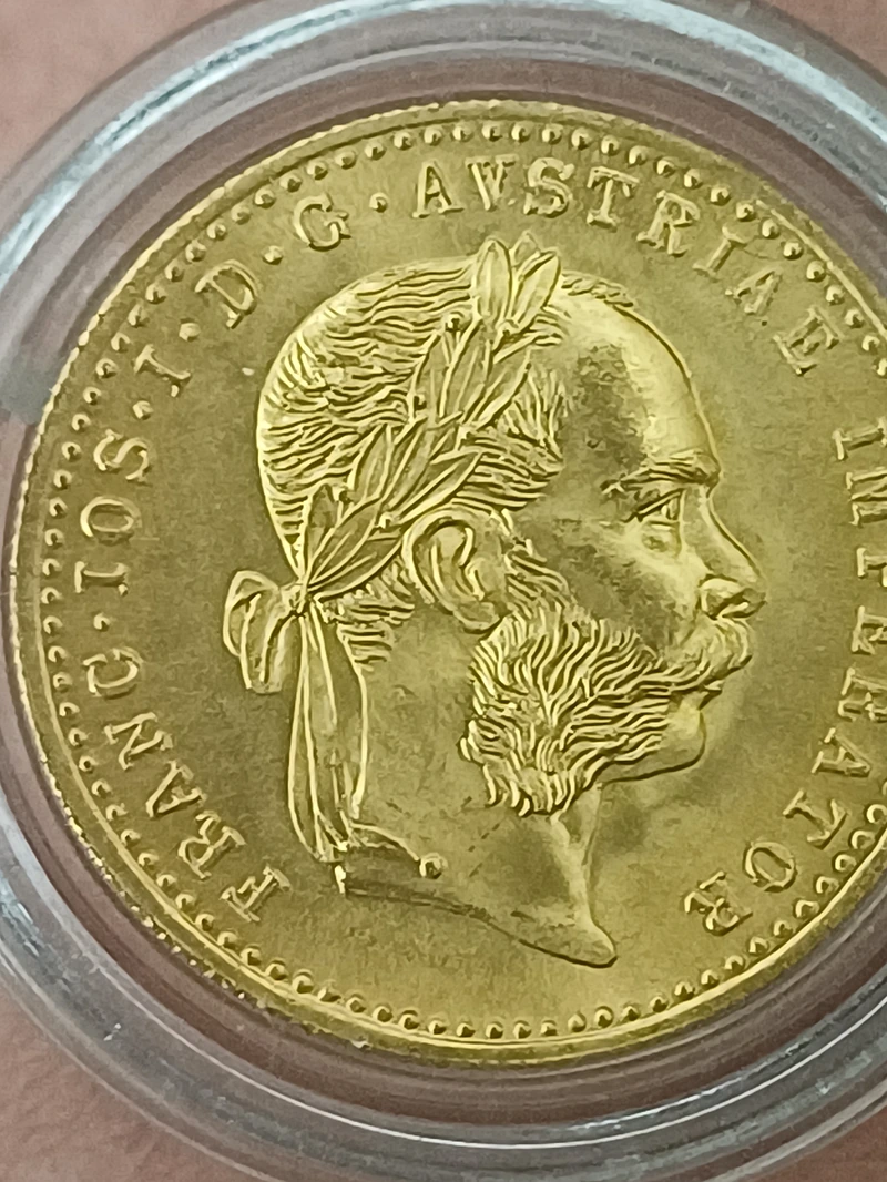 Monedas de oro